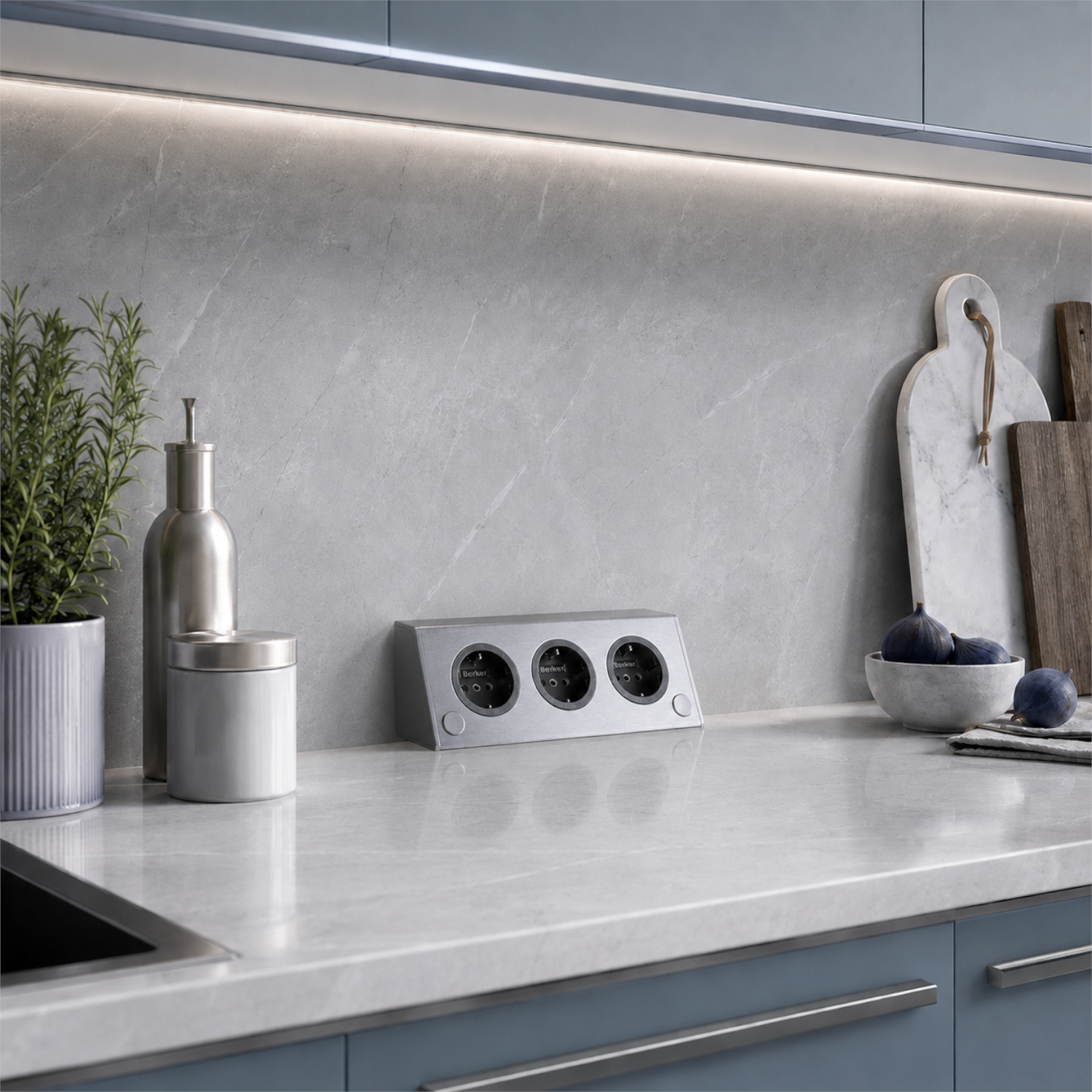 Thebo Aufbausteckdose 1791326 Edelstahl 3fach ST 3900 A waagerecht